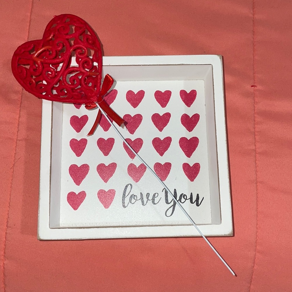 A “Love you” frame with heart